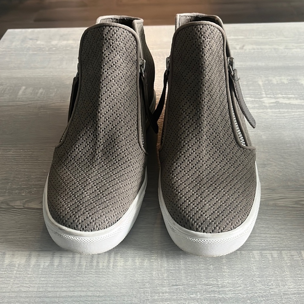 Womens Steve Madden Slip Ons Size 7.5